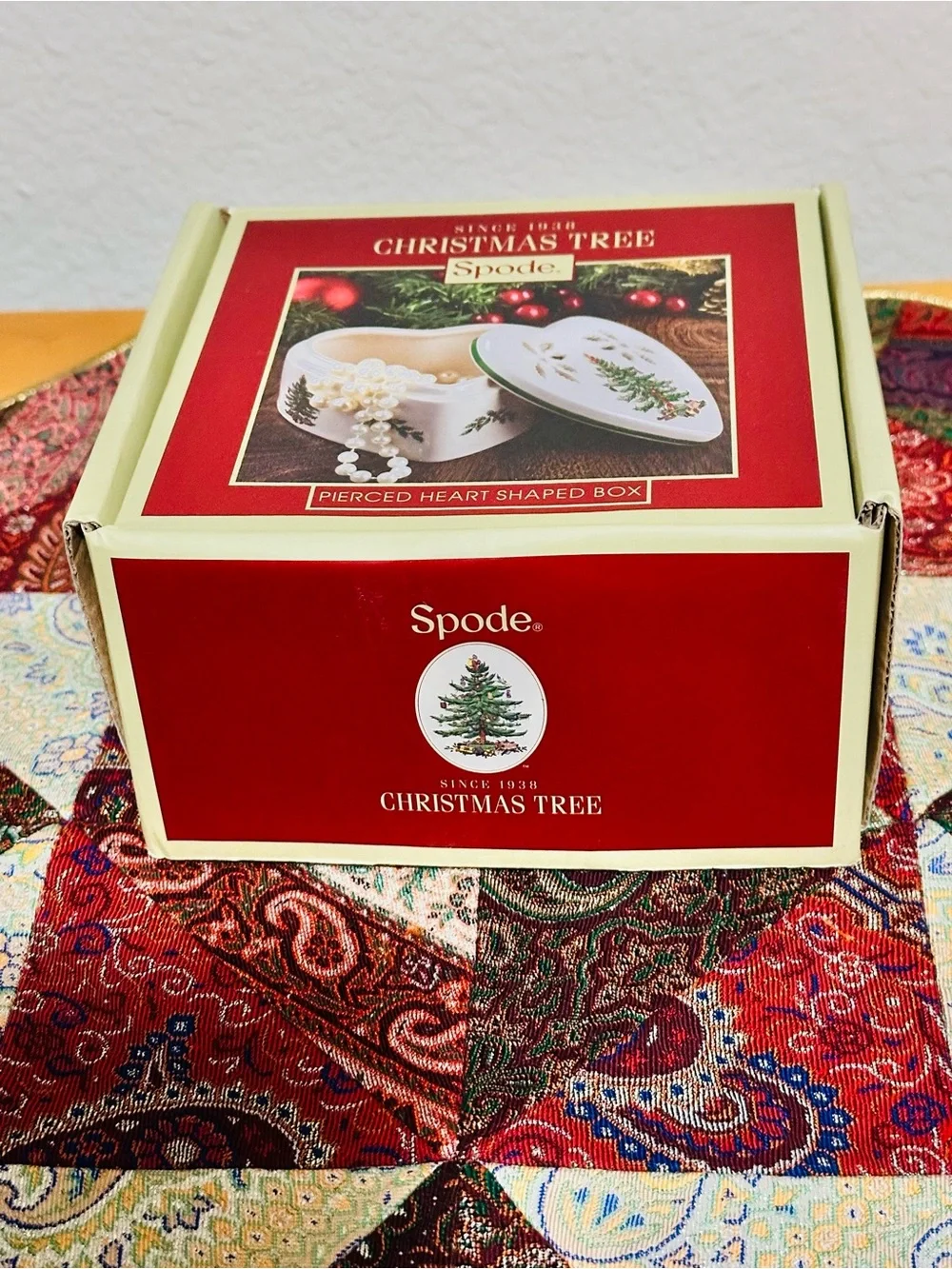 Spode White Heart Trinket Box with Green Christmas Tree Motif